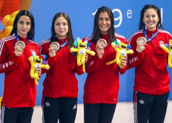 Milli yüzücülerimiz Deniz Ertan ve Ecem Dönmez