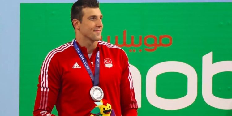 Fenerbahçeli milli yüzücümüz Emre Sakçı