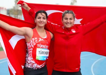 Fenerbahçeli atletler Esra Türkmen ve Eda Tuğsuz