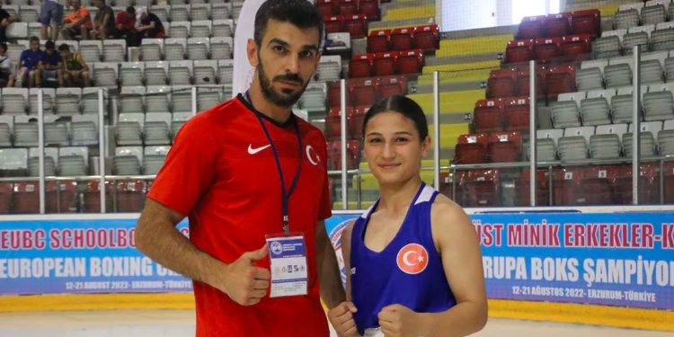 Fenerbahçeli milli boksör Sıla Özkan Avrupa Şampiyonu