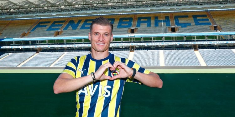 Ezgjan Alioski Fenerbahçe'de