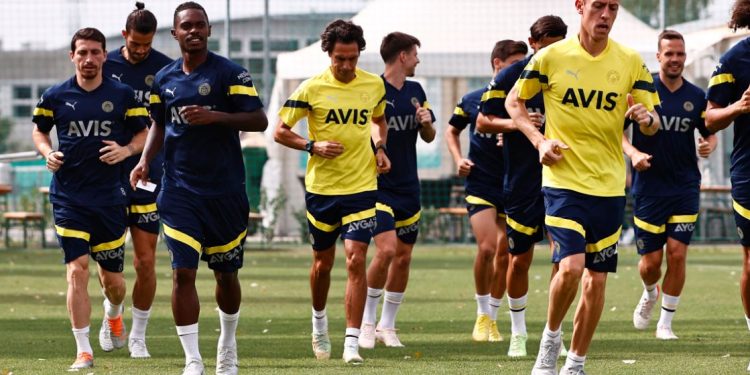 Fenerbahçe'de Adana Demirspor maçı hazırlıkları başladı