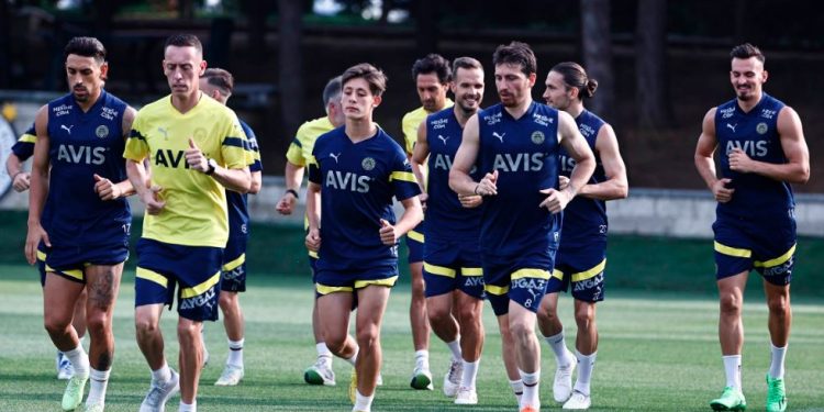 Fenerbahçe, Austria Wien maçı hazırlıklarına başladı