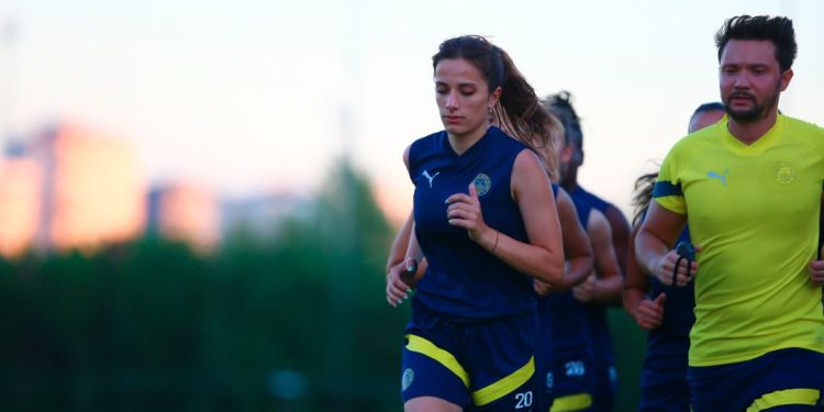 Fenerbahçe Kadın Futbol Takımımız sezonu açtı