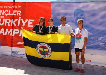 Genç kürekçilerimizden çifte şampiyonluk