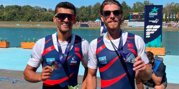 Milli kürekçilerimiz Bayram Sönmez ve Enes Yenipazarlı Avrupa ikincisi oldu