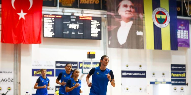 Fenerbahçe Kadın Basketbol Takımımız sezonu açtı
