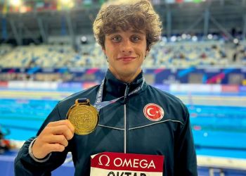 Fenerbahçeli milli yüzücümüz Sanberk Yiğit Oktar