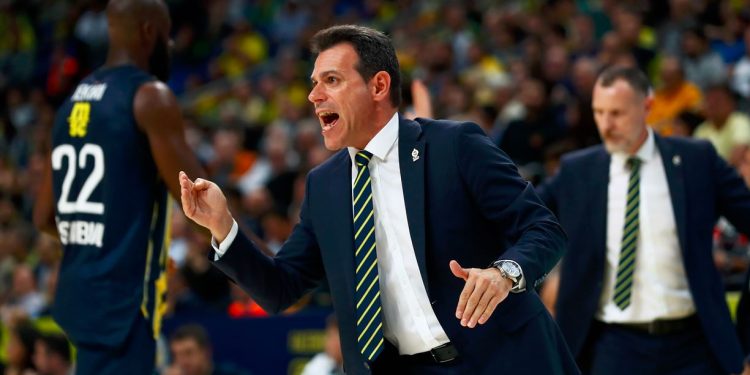 Fenerbahçe Erkek Basketbol Takımı Başantrenörü Dimitris Itoudis