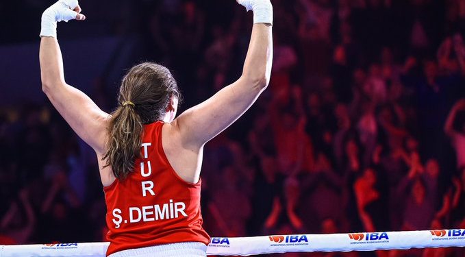 Milli boksörümüz Şennur Demir Avrupa üçüncüsü oldu