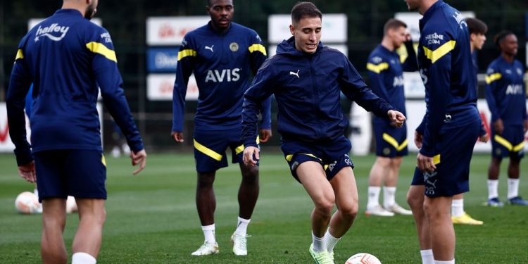 Fenerbahçe, AEK Larnaca maçı hazırlıklarına başladı