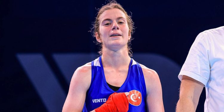 Fenerbahçeli Milli boksörümüz Sıla Sürmeneli