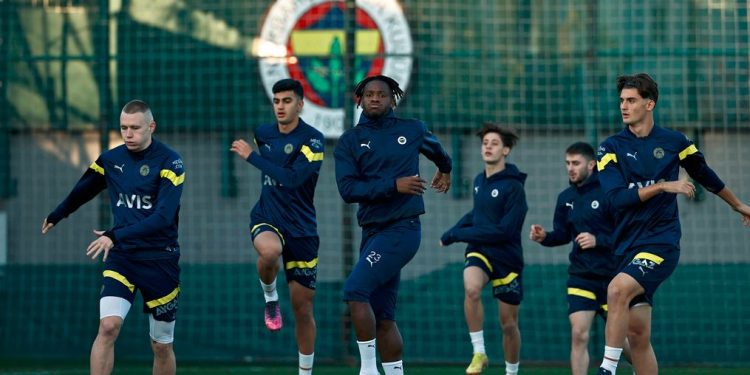 Fenerbahçe, Dinamo Kiev maçı hazırlıklarına başladı