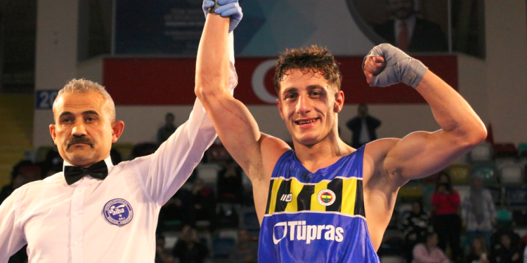 11 boksörümüz finale yükseldi