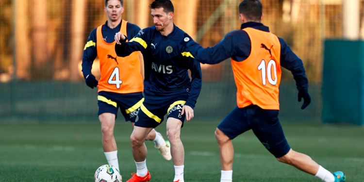 Fenerbahçe'de Trabzonspor maçı hazırlıkları başladı