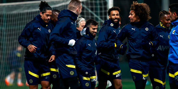 Fenerbahçe'de Kasımpaşa maçının hazırlıkları başladı