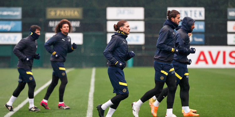 Fenerbahçe'de Alanyaspor maçının hazırlıkları başladı
