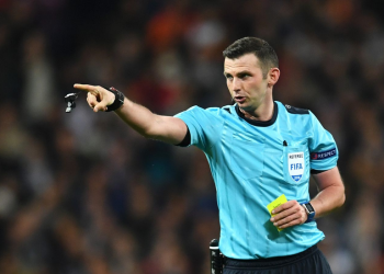 İngiliz hakem Michael Olive