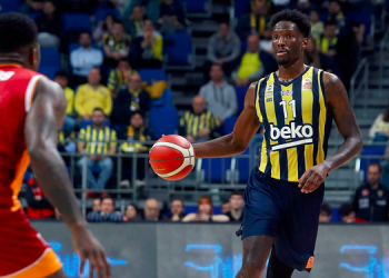 Nigel Hayes-Davis üç sezon daha Fenerbahçe Beko’da