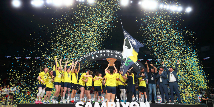 Fenerbahçe Genç Kız Basketbol Takımımız, BGL'de şampiyon oldu