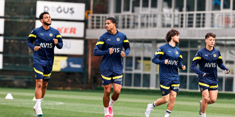 Fenerbahçe, Ziraat Türkiye Kupası'nda Sivasspor ile oynayacağı maçın hazırlıklarına başladı