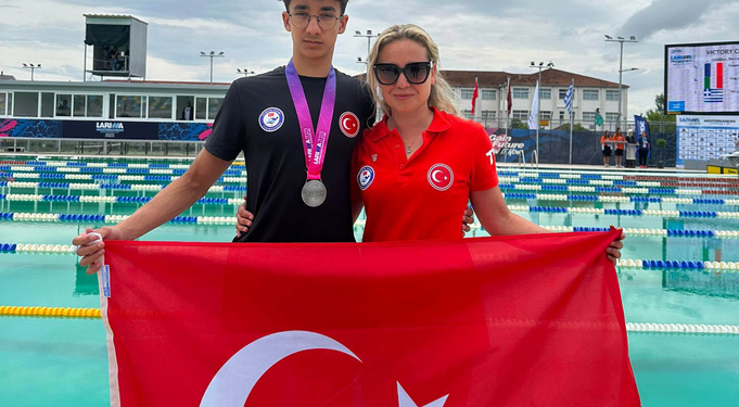 Yüzücülerimizden Yunanistan’da 2 madalya