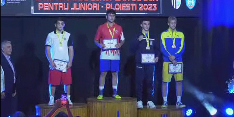 Fenerbahçeli milli boksörümüz Toprak Salman, Avrupa Şampiyonu oldu