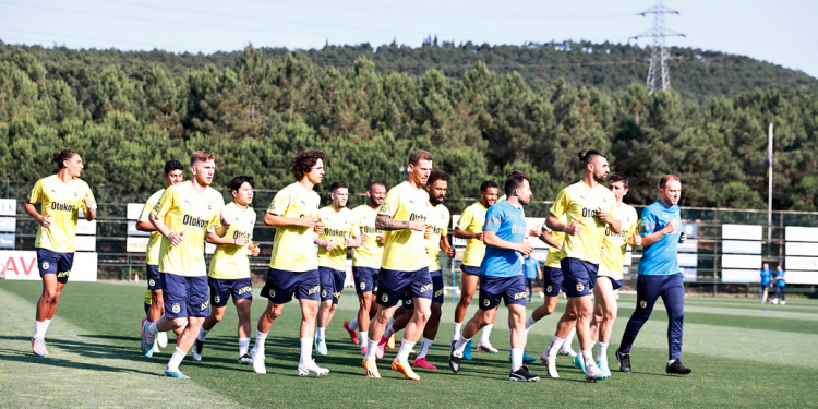 Fenerbahçe yeni sezon hazırlıklarına başladı