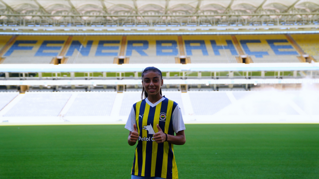 Berfin Elif Ceylan Fenerbahçe Petrol Ofisinde