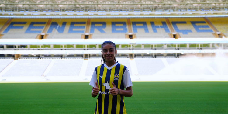 Berfin Elif Ceylan Fenerbahçe Petrol Ofisinde