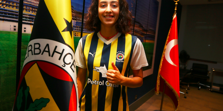 Mesude Alayont Fenerbahçe Petrol Ofisi'nde