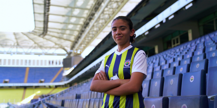 Mevlüde Melek Okuyan Fenerbahçe Petrol Ofisin'de