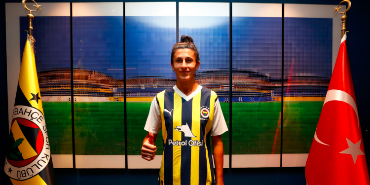 Yağmur Uraz Fenerbahçe Petrol Ofisi'nde