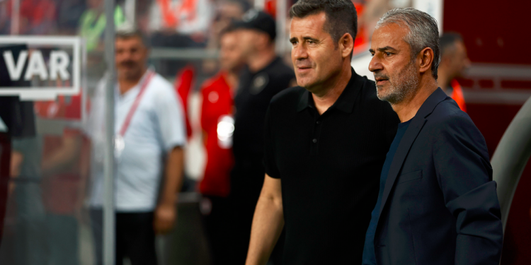 Fenerbahçe Teknik Direktörü İsmail Kartal