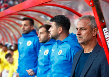 Fenerbahçe Teknik Direktörü İsmail Kartal