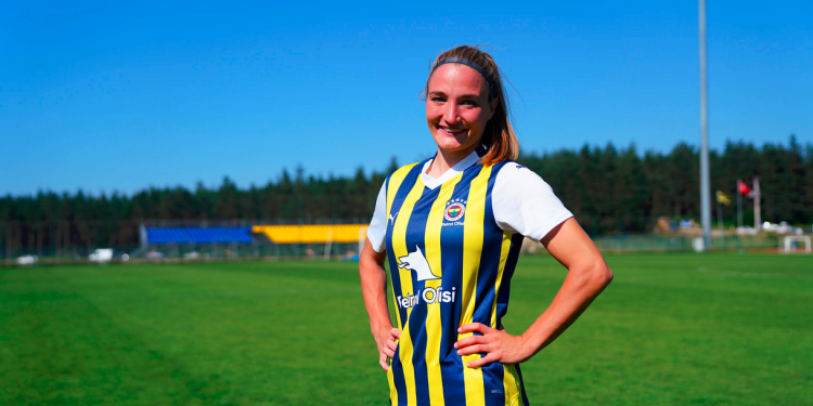 Lara Ivanusa Fenerbahçe Petrol Ofisi'nde