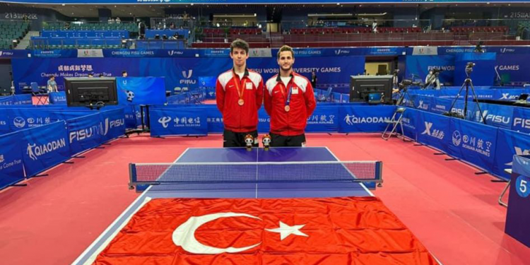 İbrahim Gündüz ile takım arkadaşı Abdullah Talha Yiğenler, bronz madalyanın sahibi oldu