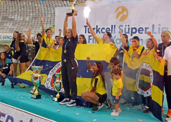 Atletlerimiz Turkcell Süper Lig'de erkeklerde ve kadınlarda şampiyon oldu