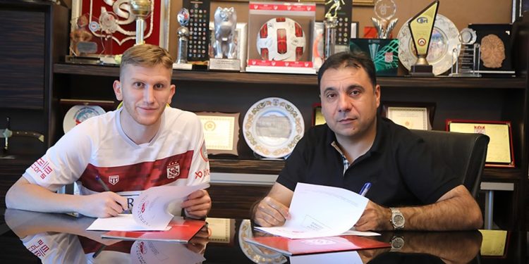 Burak Kapacak Sivasspor'a kiralandı