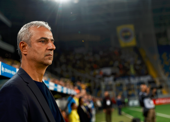 Fenerbahçe Teknik Direktörü İsmail Kartal