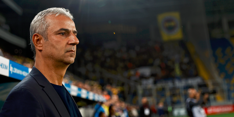 Fenerbahçe Teknik Direktörü İsmail Kartal