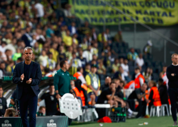 Fenerbahçe Teknik Direktörü İsmail Kartal