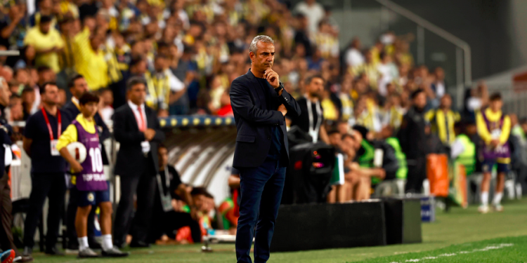 Fenerbahçe Teknik Direktörü İsmail Kartal