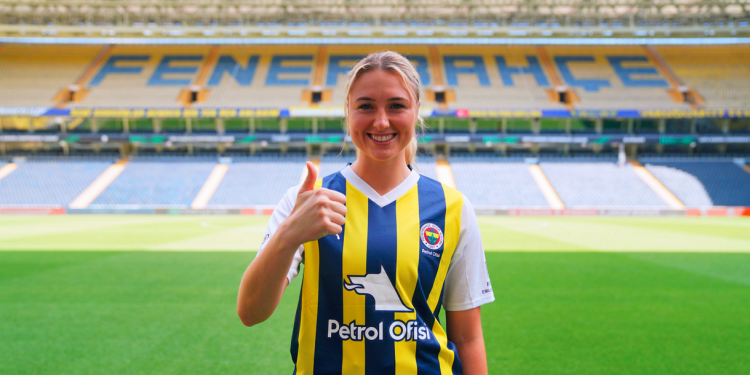 Danielle Alice Steer Fenerbahçe Petrol Ofisi'nde