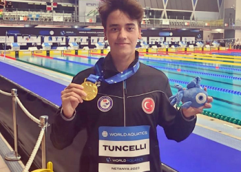 Fenerbahçeli milli yüzücümüz Kuzey Tunçelli Dünya Şampiyonu oldu