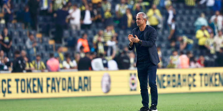 Fenerbahçe Teknik Direktörü İsmail Kartal