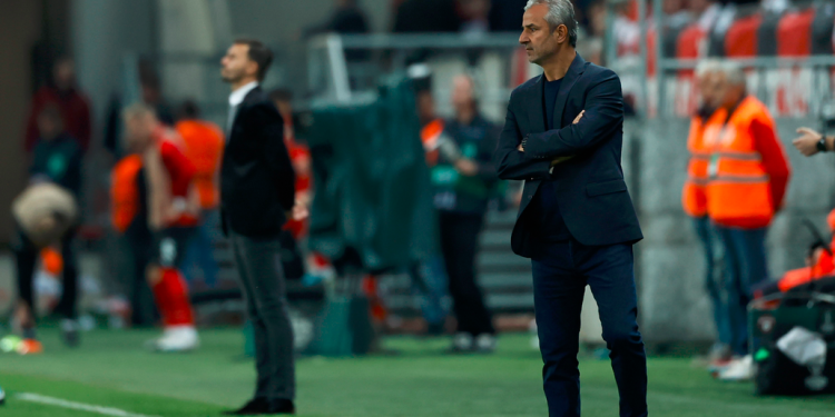 Fenerbahçe Teknik Direktörü İsmail Kartal