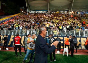 Fenerbahçe Teknik Direktörü İsmail Kartal