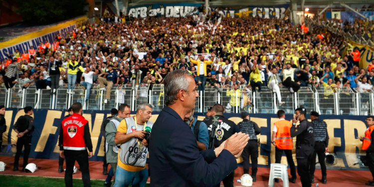 Fenerbahçe Teknik Direktörü İsmail Kartal