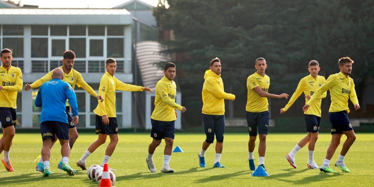 Fenerbahçe'de Adana Demirspor maçının hazırlıkları başladı